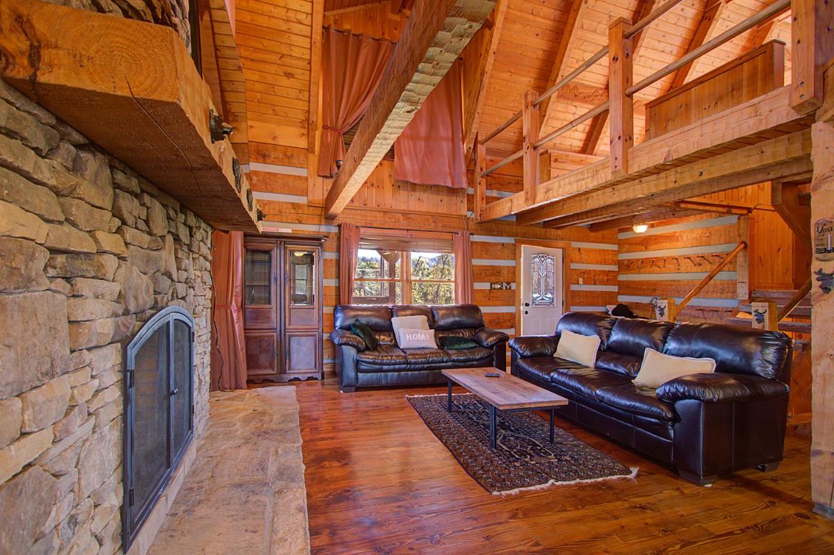 Stunning Cabin: 7 Acres, 360 Views, 20min to Park! - Housity