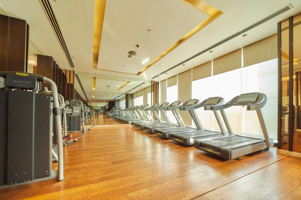 a row of treadmills in a gym at Crowne Plaza New Delhi Rohini by IHG in New Delhi a row of treadmills in a gym at Crowne Plaza New Delhi Rohini by IHG in New Delhi