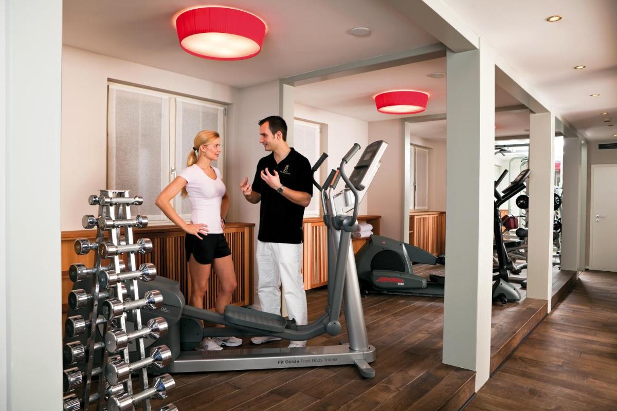 Das Fitnesscenter und/oder die Fitnesseinrichtungen in der Unterkunft Hotel Erbprinz - Gourmet & Spa