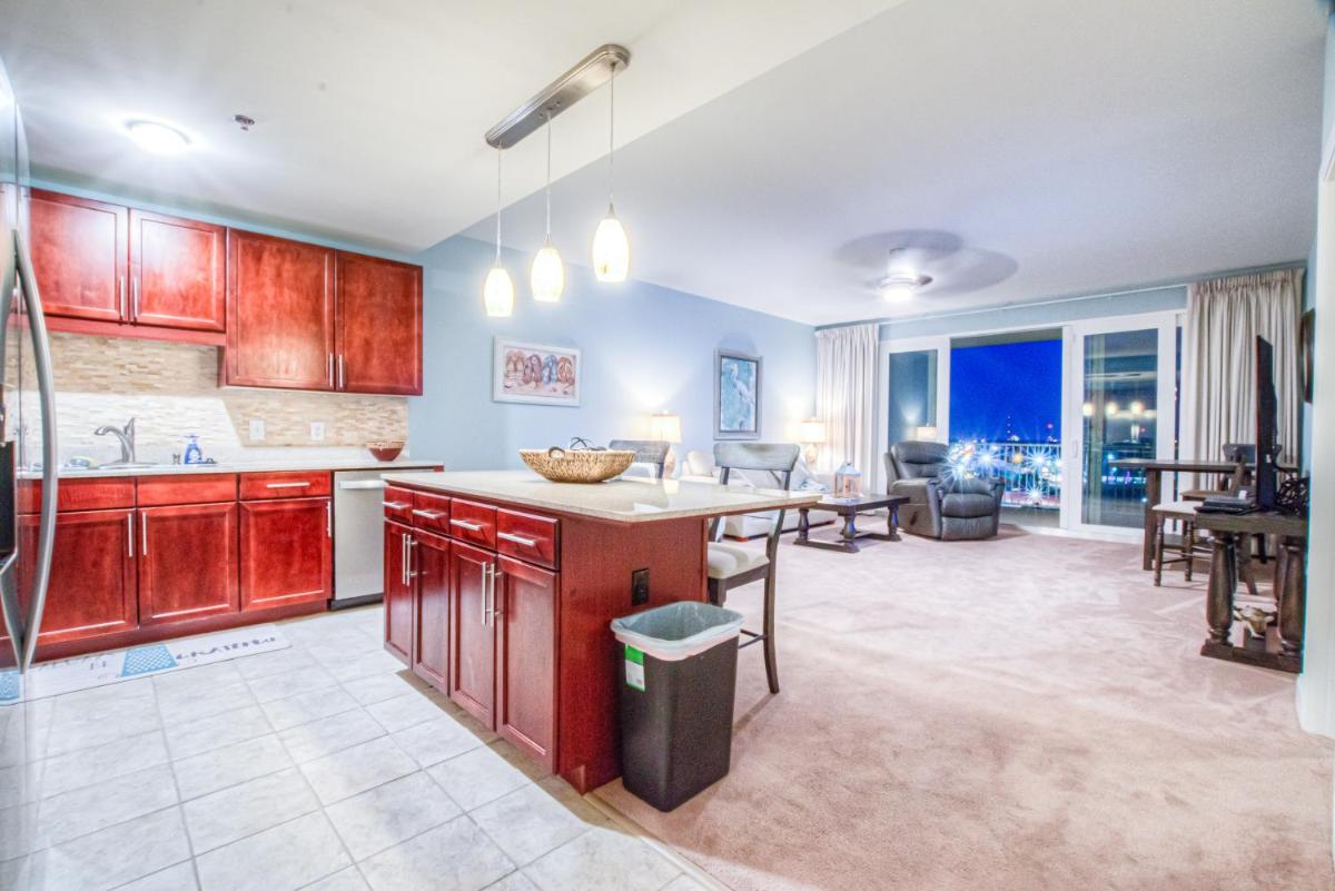 10th Floor Nex to The 10th Floor Pool! 3 BD, Great Amenities And Location - Housity