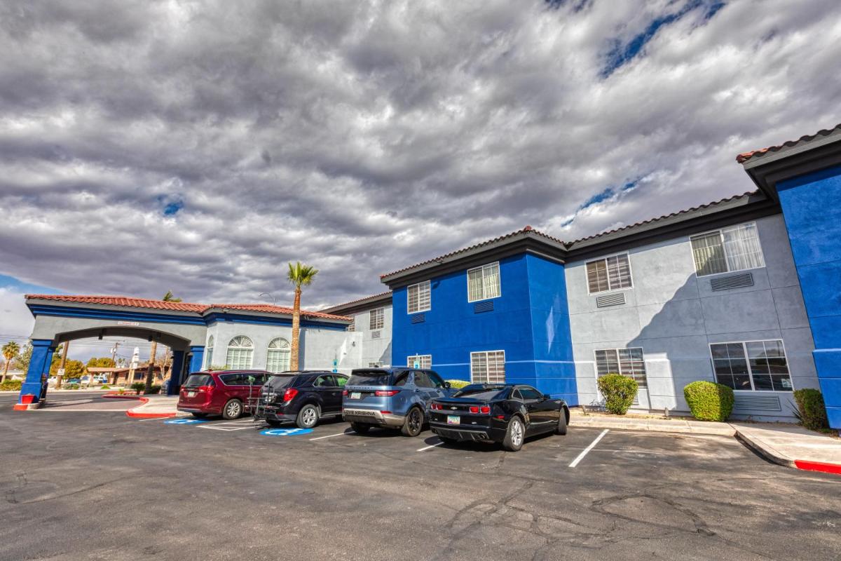 The Azure Hotel - Housity