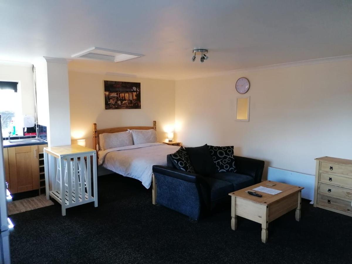 Sherwood Studio Annexe 1 Bedroom Entire Property - Housity