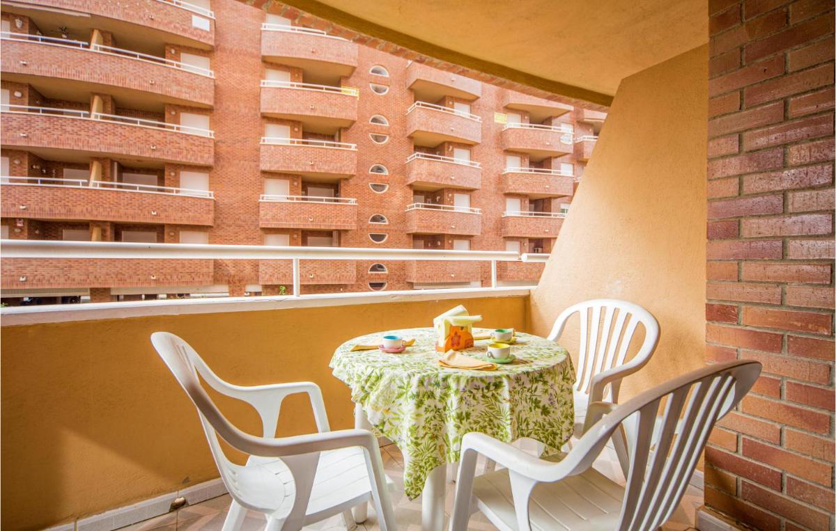 2 Bedroom Gorgeous Apartment In Oropesa - Housity