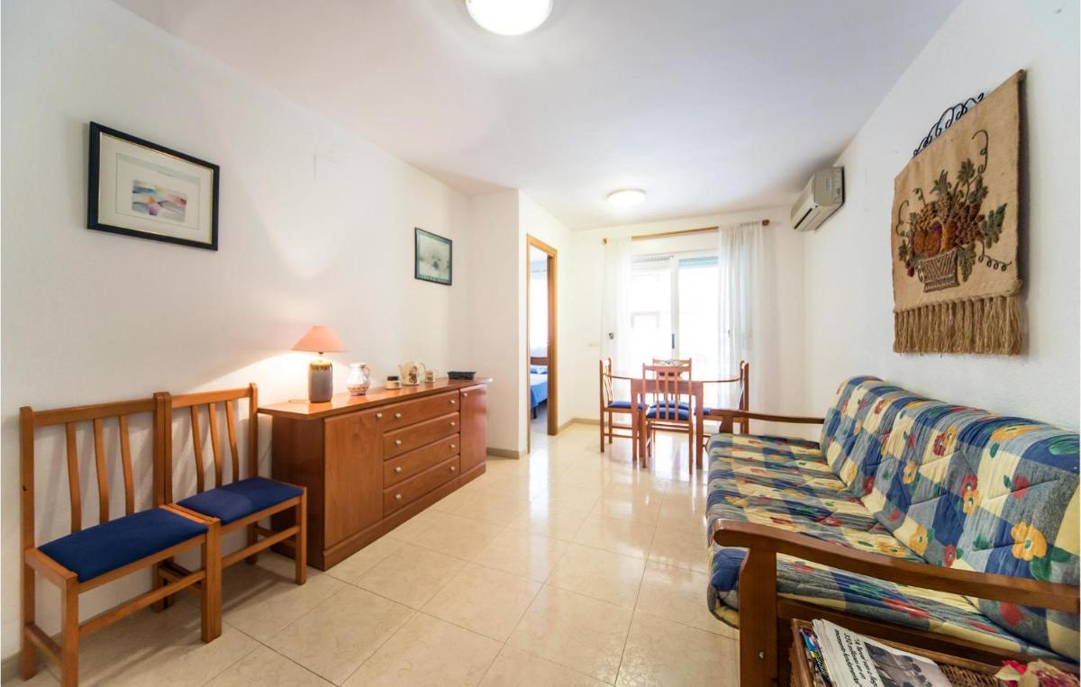 2 Bedroom Gorgeous Apartment In Oropesa - Housity