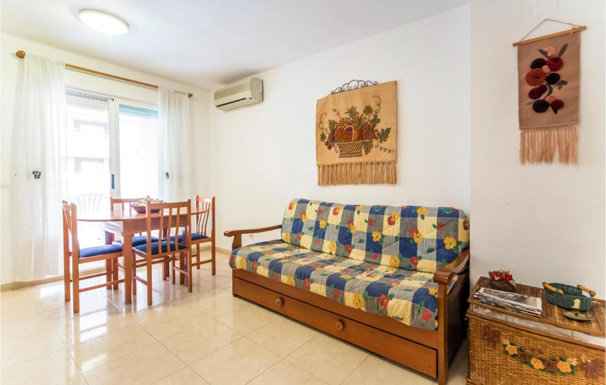 2 Bedroom Gorgeous Apartment In Oropesa - Housity