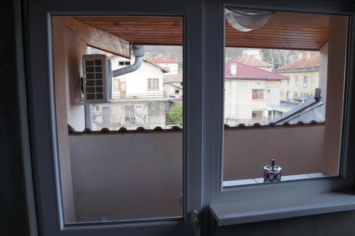 Dessi - Housity