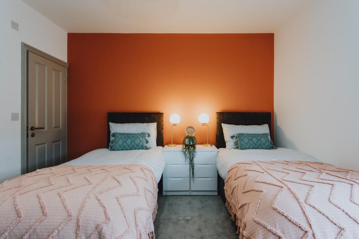 TOWNHOUSE HOUSE IDEAL CONTRACTORS in RUGBY - Housity