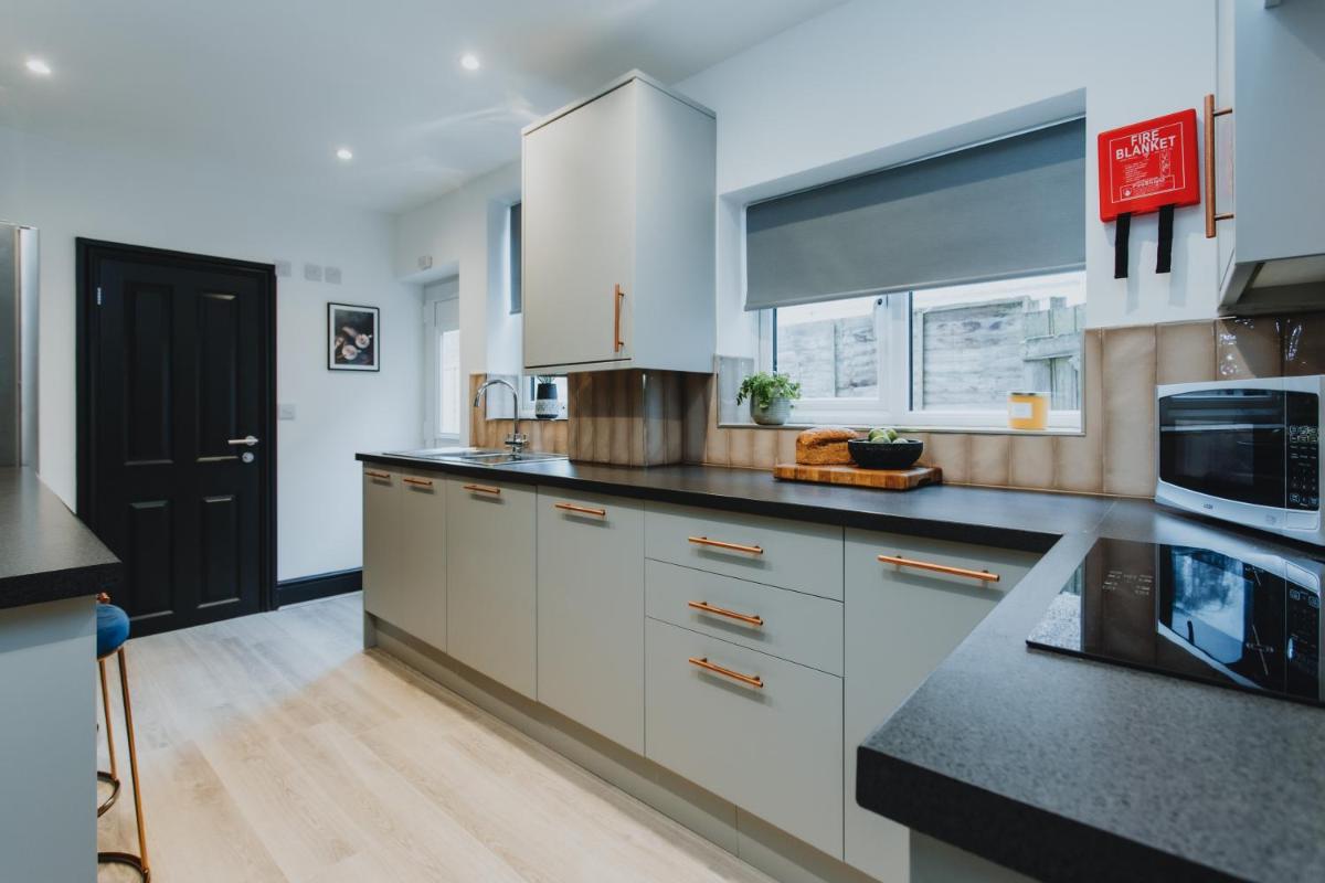 TOWNHOUSE HOUSE IDEAL CONTRACTORS in RUGBY - Housity