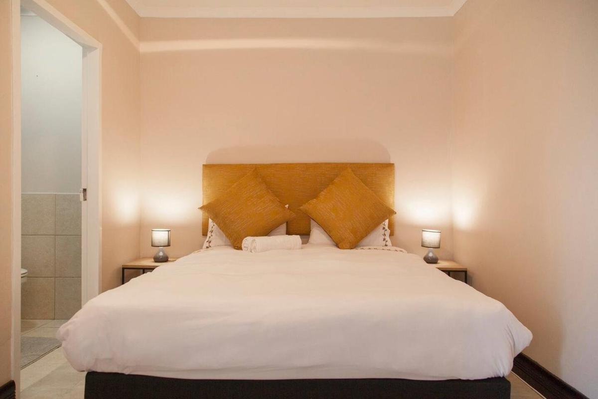 The Square Holiday Apartments - Housity