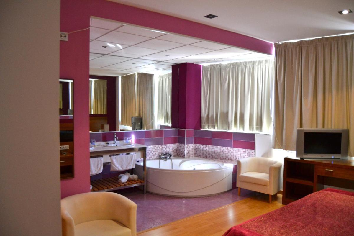 Hotel El Cruce - Housity