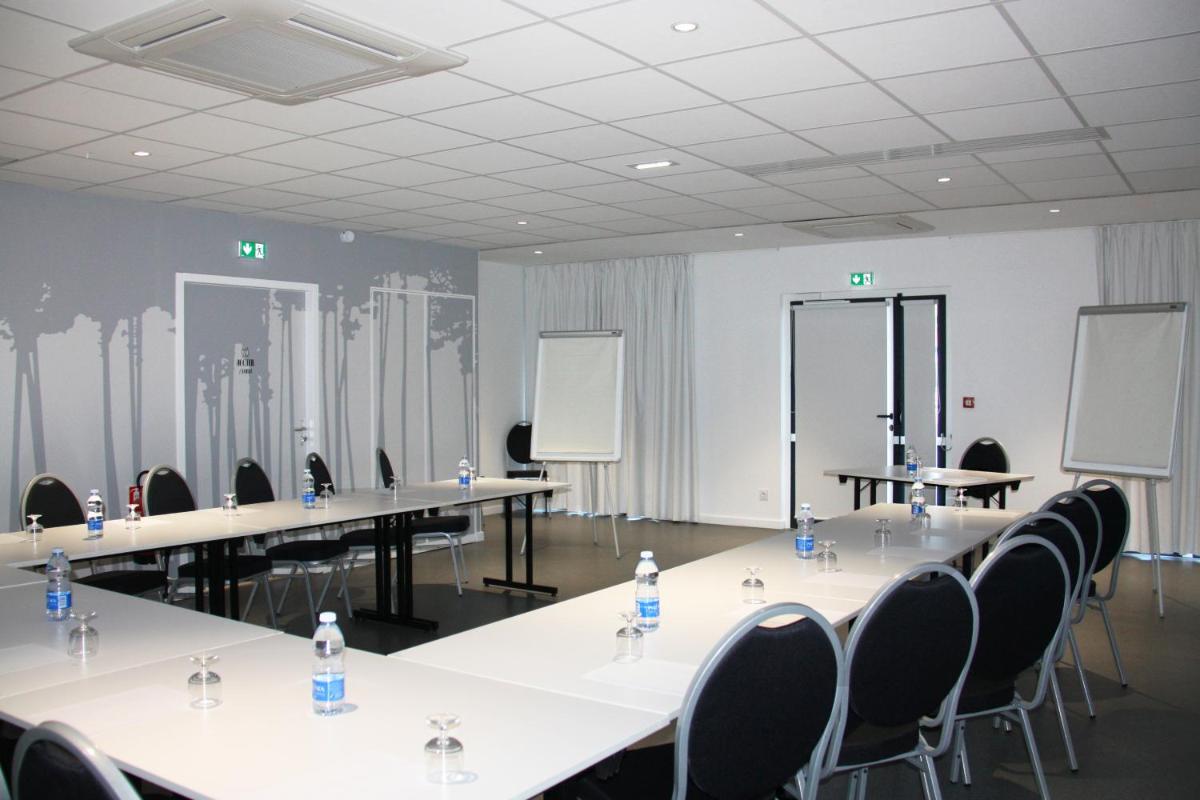 Espace de conférence ou salle de réunion dans l'établissement Hôtel du Parc & Spa