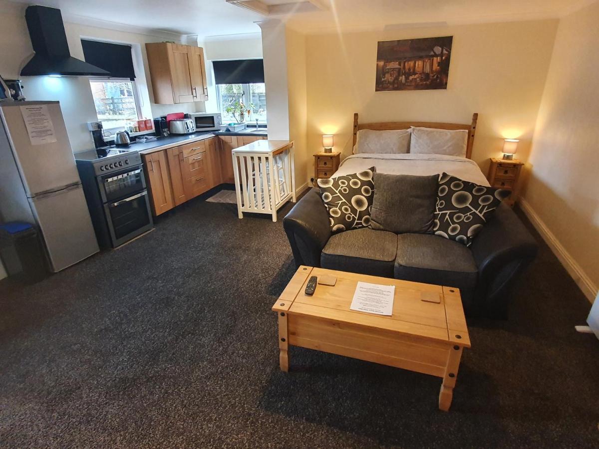 Sherwood Studio Annexe 1 Bedroom Entire Property - Housity