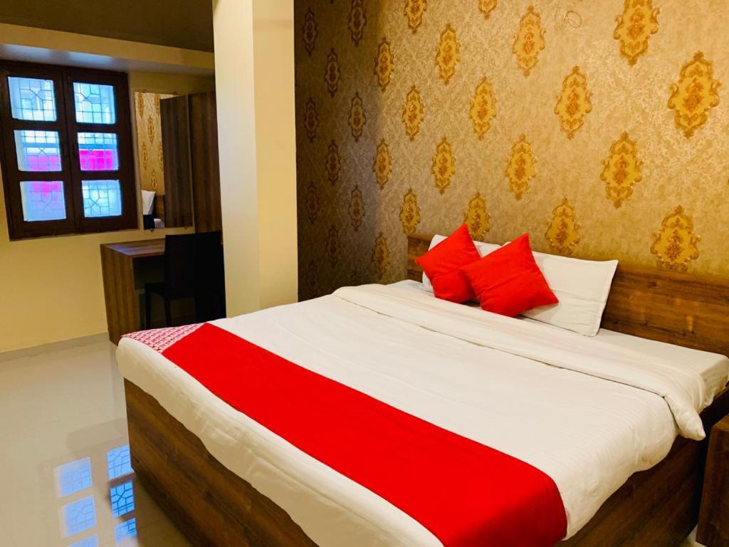 Hotel Neelkanth - Housity