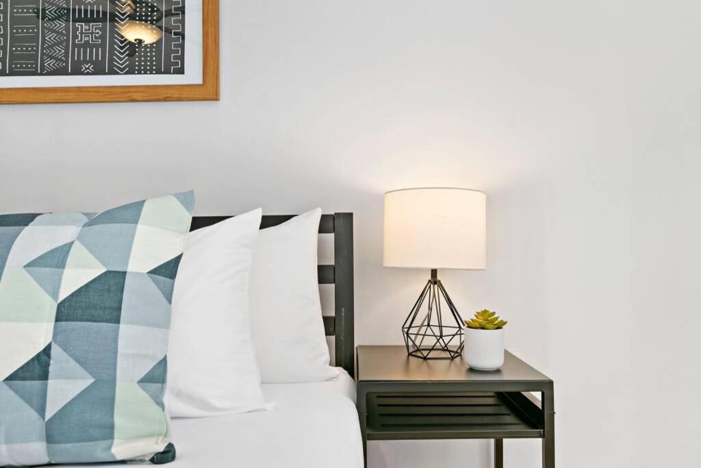 Well-Equipped Studio Apartment in Chicago - Belmont B7 - Housity