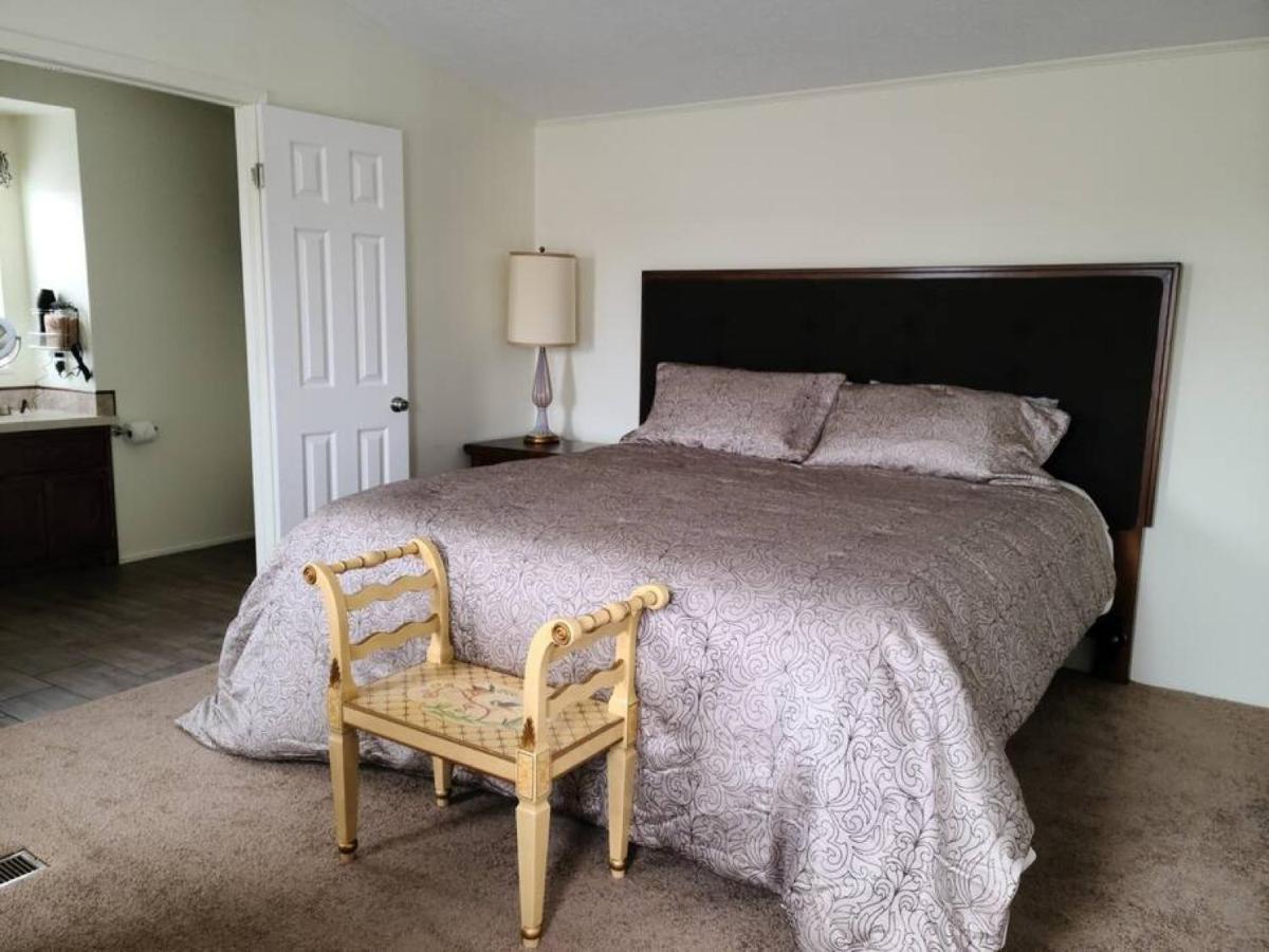 The Villa - Amazingly Comfortable King Beds - Housity