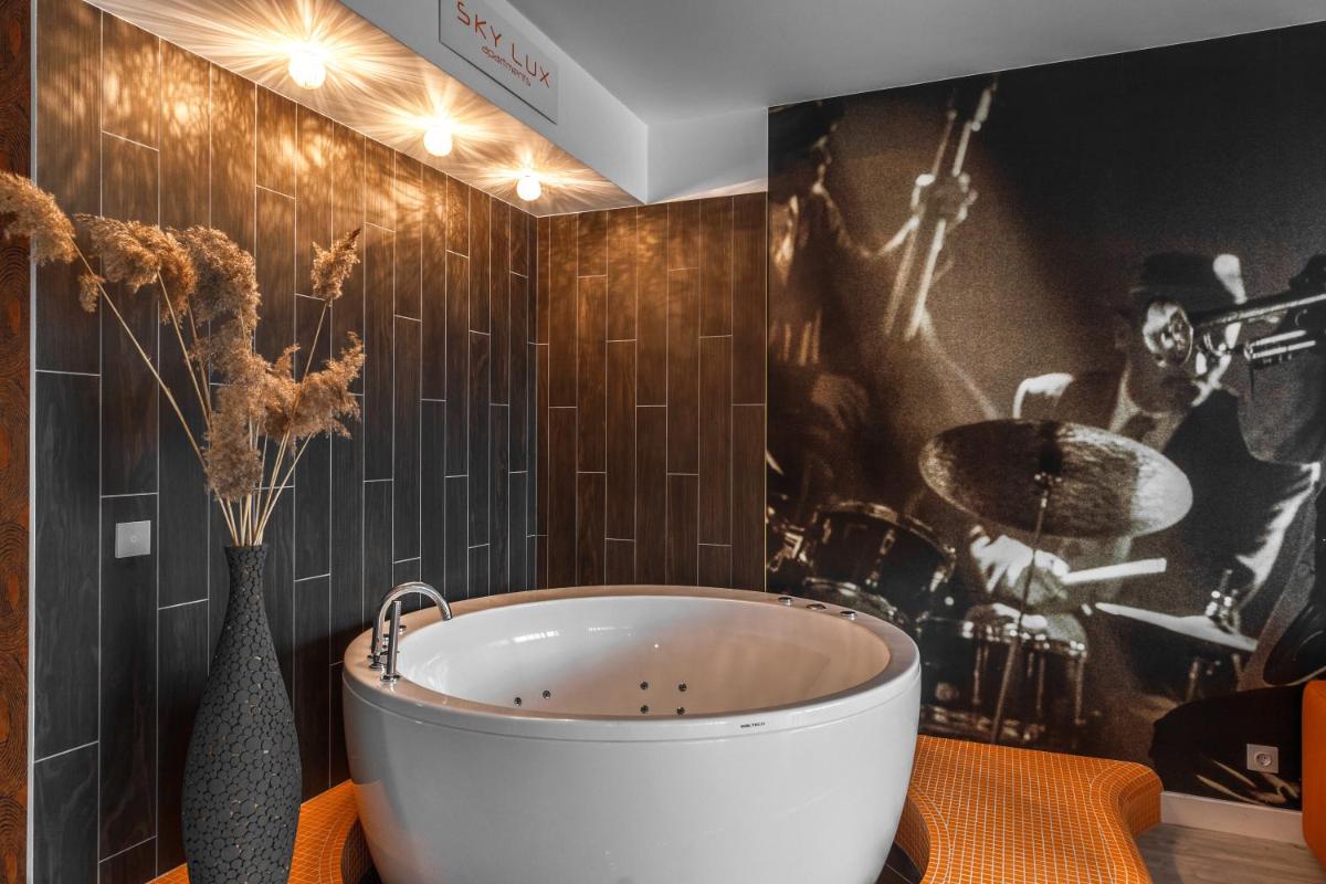 sky ORANGE jacuzzi 28 FLOOR - Housity