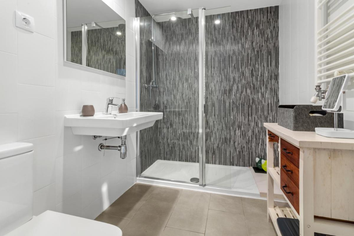 Suitetrails - LOVELY NEW APARTMENT 5 Min WALK TRAIN STATION 7 Min TO CALAFELL BEACH