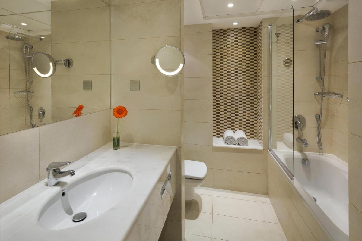 Crowne Plaza Jeddah, an IHG Hotel - Housity
