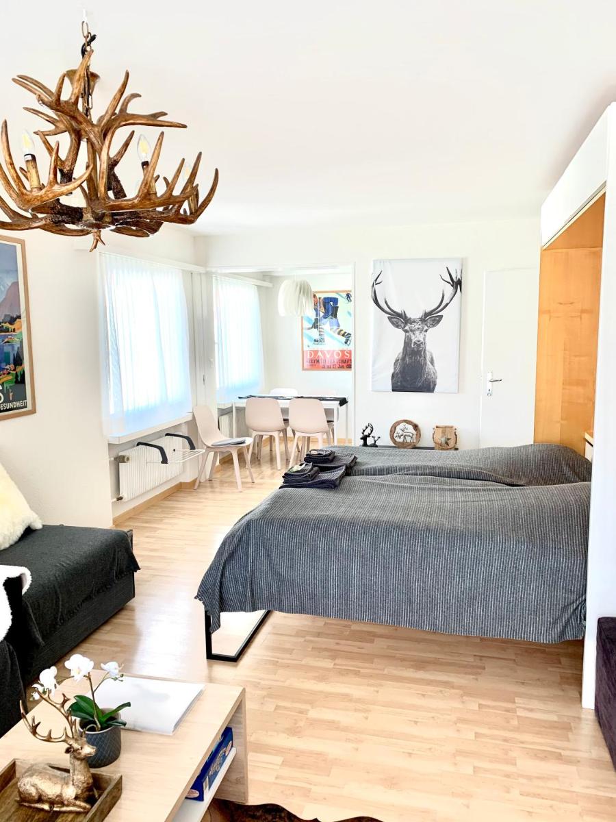 Holiday apartment Bolgen - close to everything! Bolgen, Jakobshorn, bus stop, train station, supermarket, ski school, ski rentals, restaurants and more! - Housity