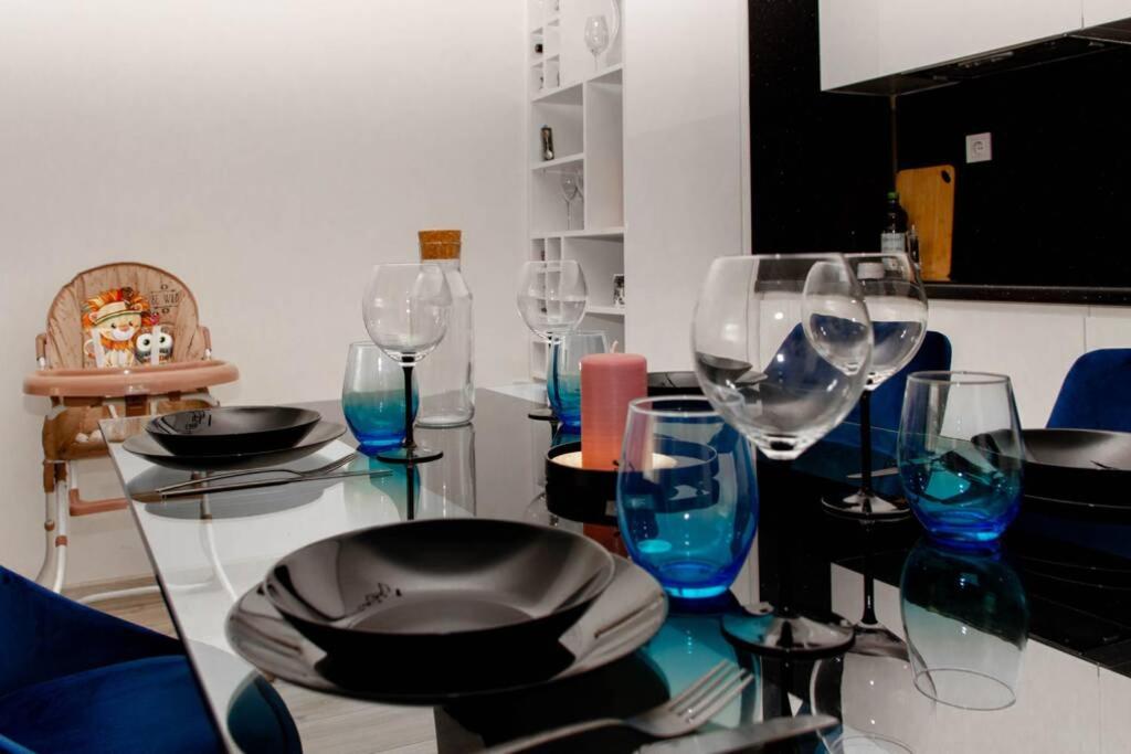 Suitetrails - Super luxurious & spacious designer apartment.