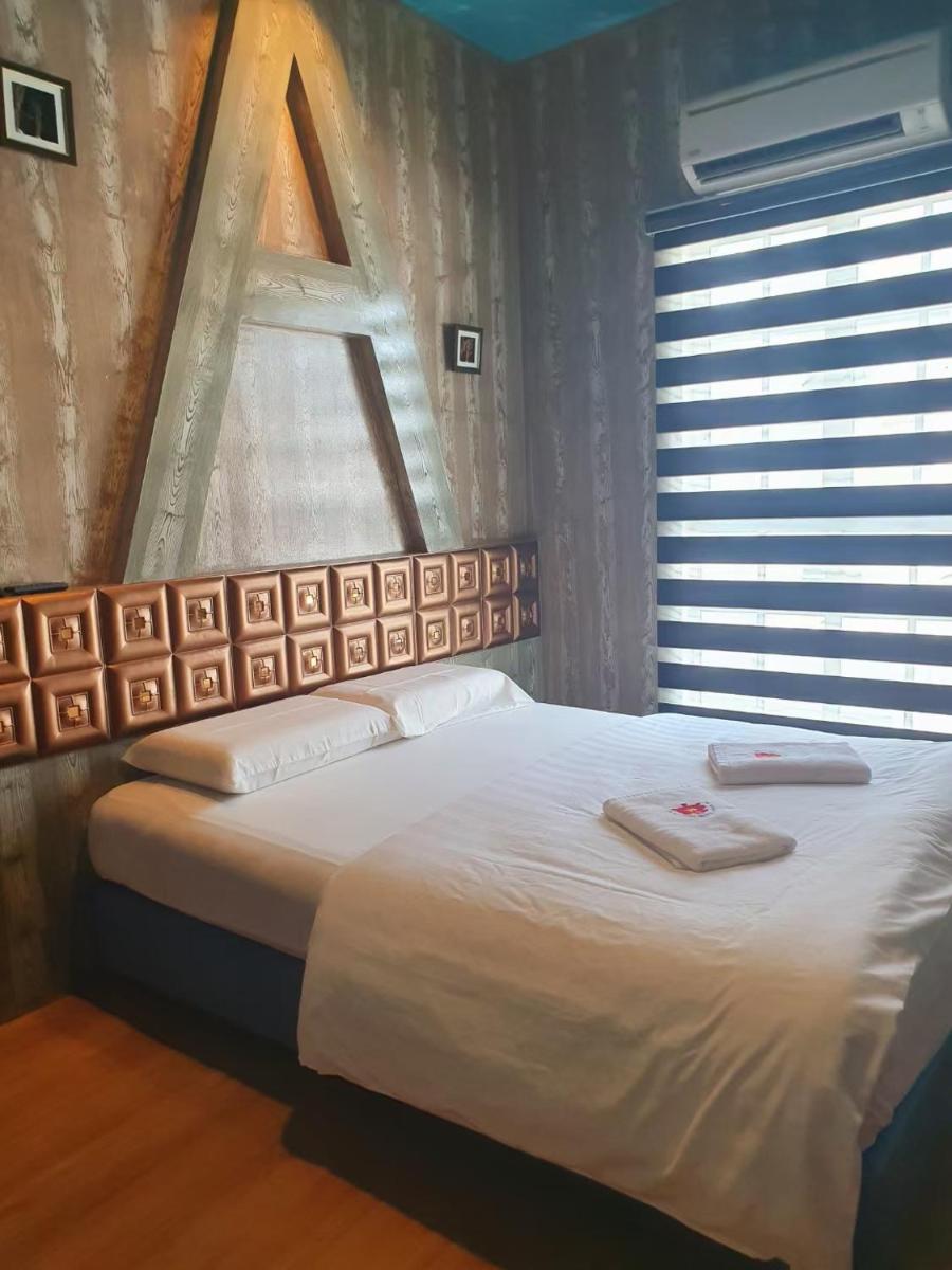 Mangrove Floating Chalet - Housity