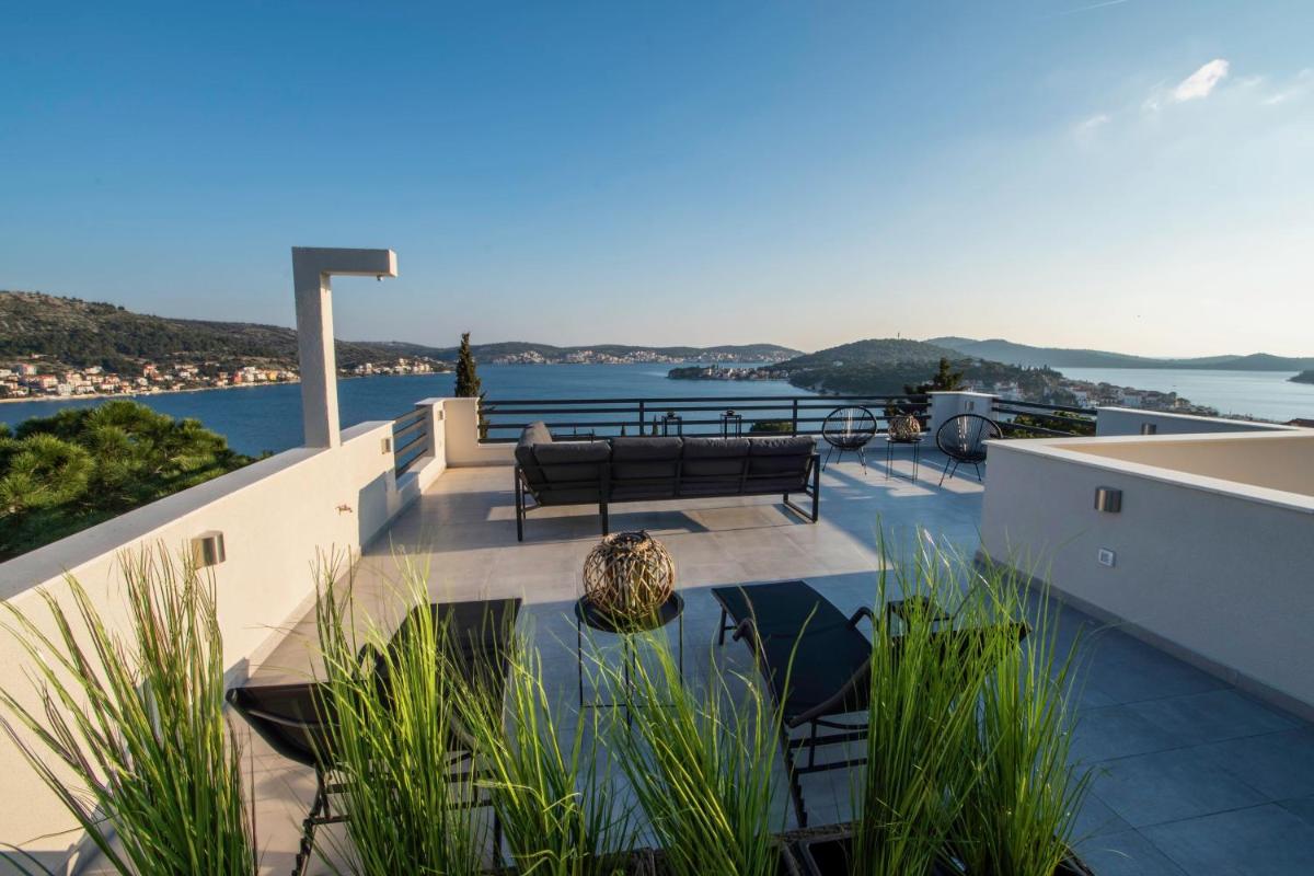 Hillside Apartments Rogoznica - The Penthouse - Housity