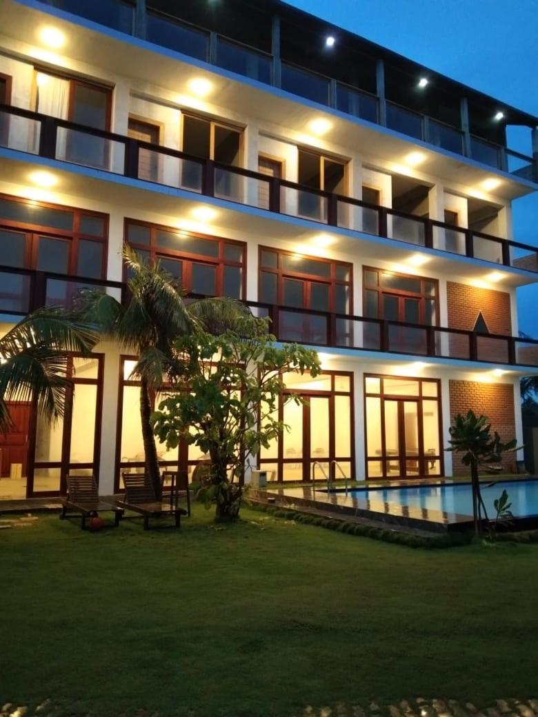 Hi Win Hotel - Housity
