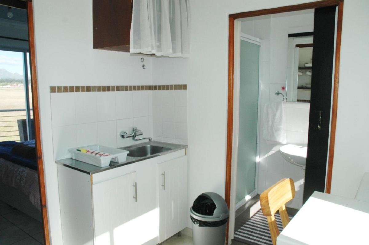 Pelican Accommodation Ottery - Housity