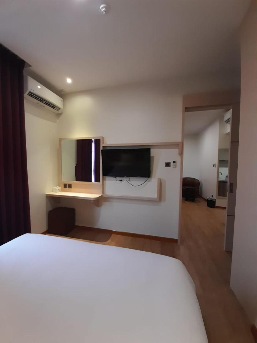 Blitz Hotel Batam Centre - Hizvo