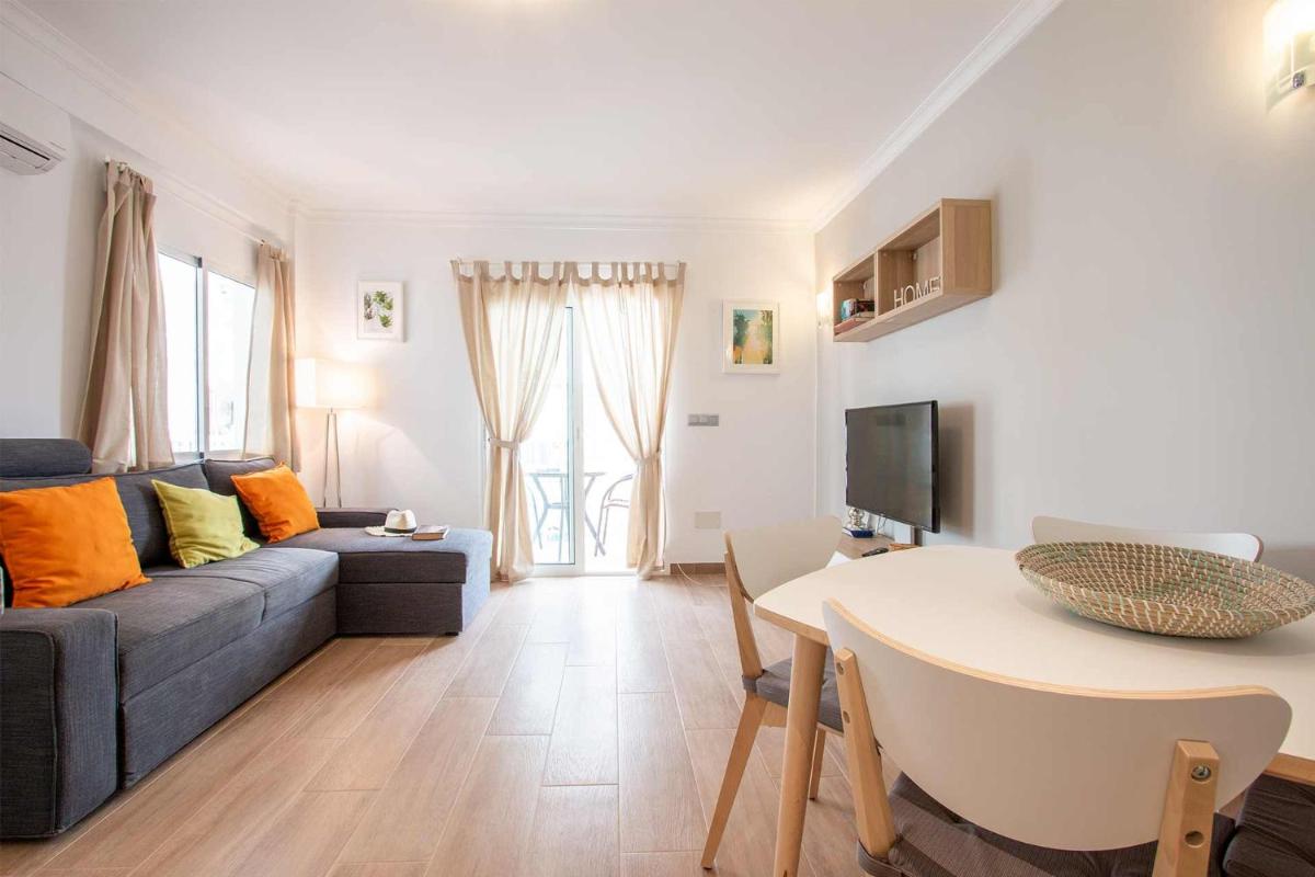 Apartamento al lado de la playa Torrecilla calle Málaga - Housity