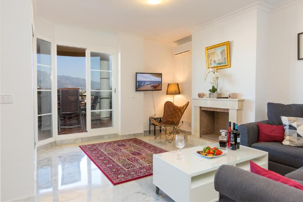 Puerto Banus Senorio de Aloha 3 bed apartment with seaviews - Housity