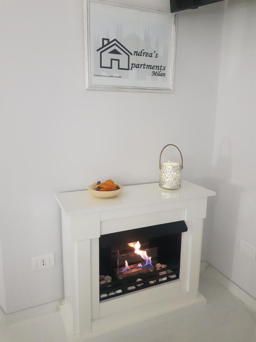 Black & White - Housity