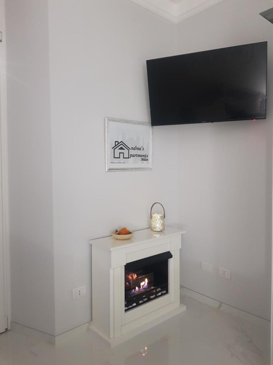 Black & White - Housity