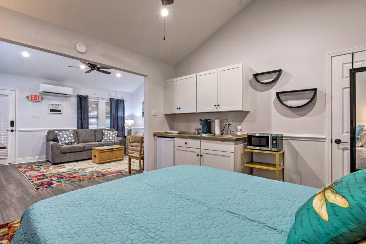 Downtown Ocean Springs Retreat 1 Mi to Beach! - Housity
