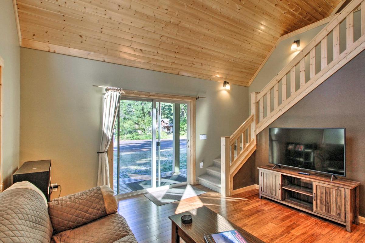 Cozy Hikers Getaway, 5 Mi to Mt Rainier Natl Park - Housity