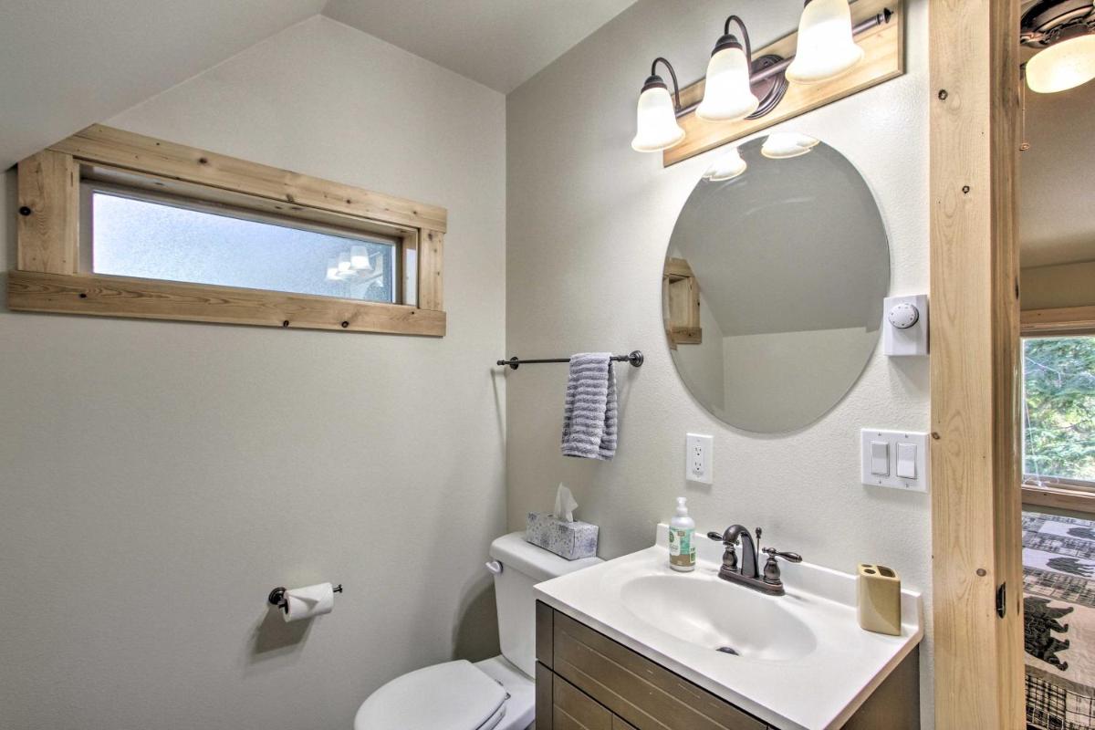 Cozy Hikers Getaway, 5 Mi to Mt Rainier Natl Park - Housity