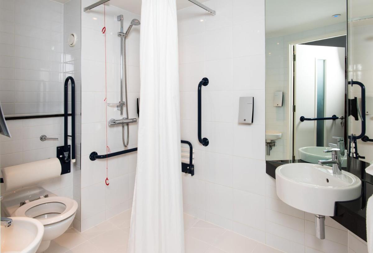 Holiday Inn Express Greenock, an IHG Hotel - Housity