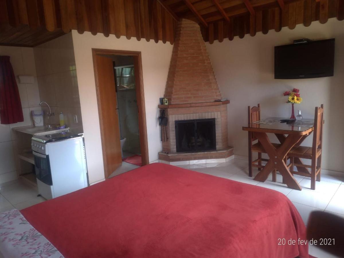 Ana Júlia Chalés - Monte Verde MG - Housity