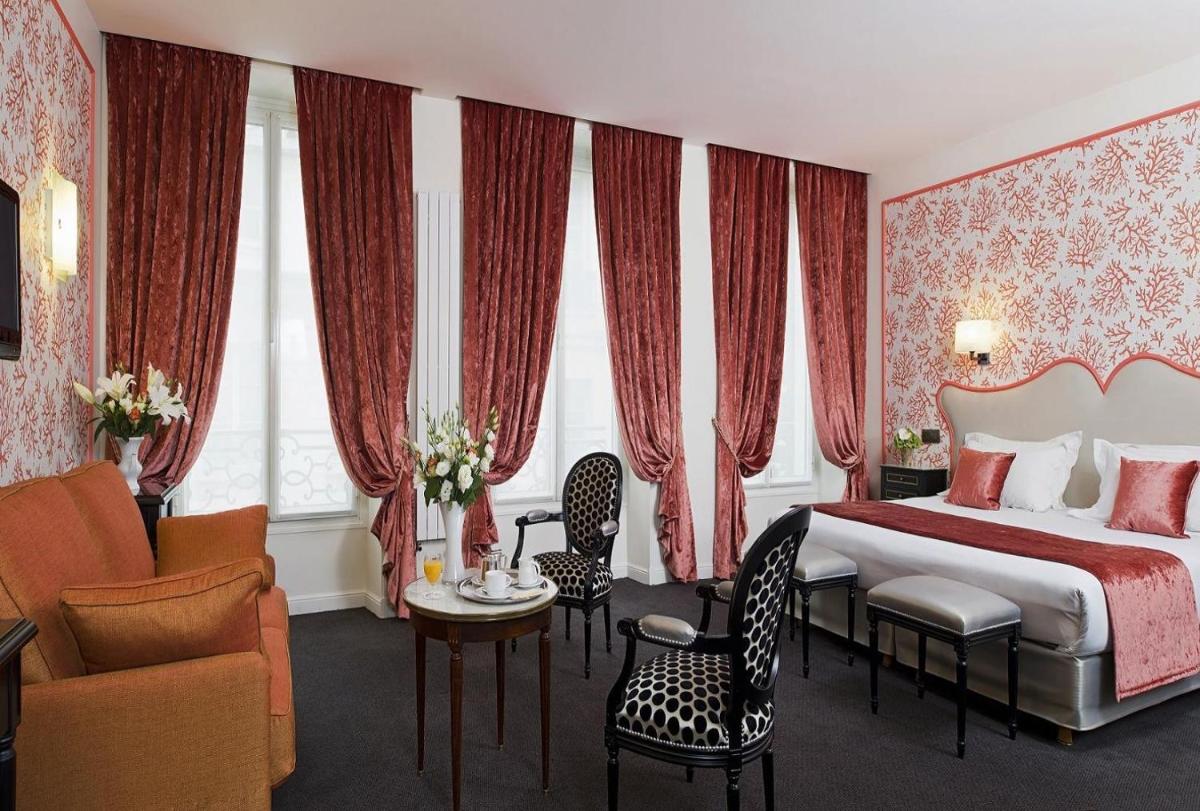 Un ou plusieurs lits dans un hébergement de l'établissement Hôtel Saint-Pétersbourg Opéra & Spa