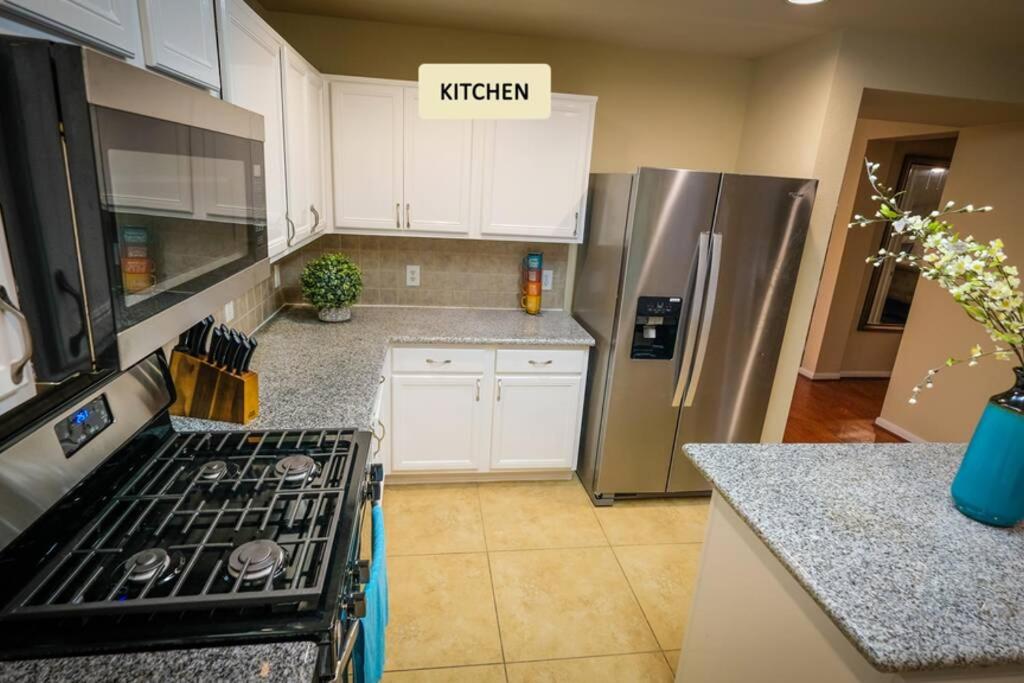 Houston SW Sugarland 5 Bed 2 Bath 9 Beds - Cribbage - Housity