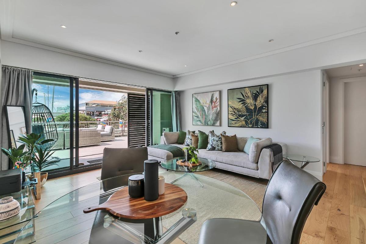Ultimate outdoor-living Urban Getaway! 1 Carpark - Housity