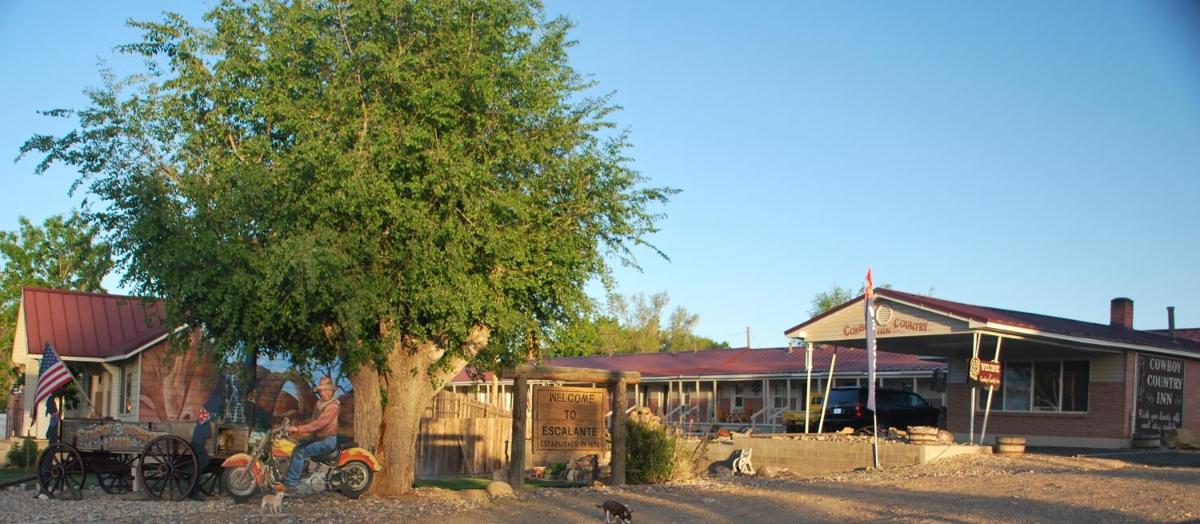 Cowboy Country Inn - Housity