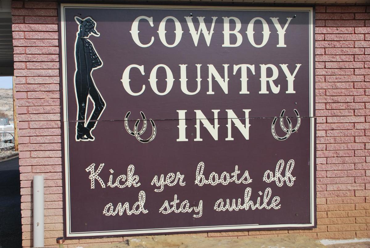 Cowboy Country Inn - Housity
