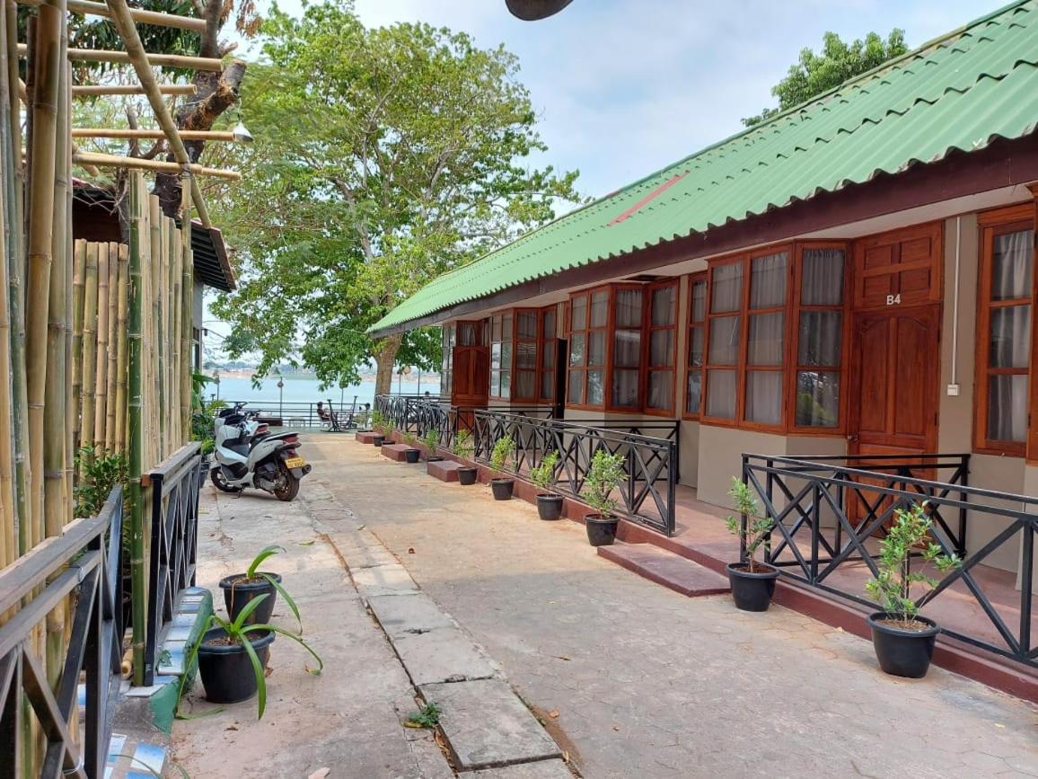 Pilgrim's Kitchen & Inn - Housity