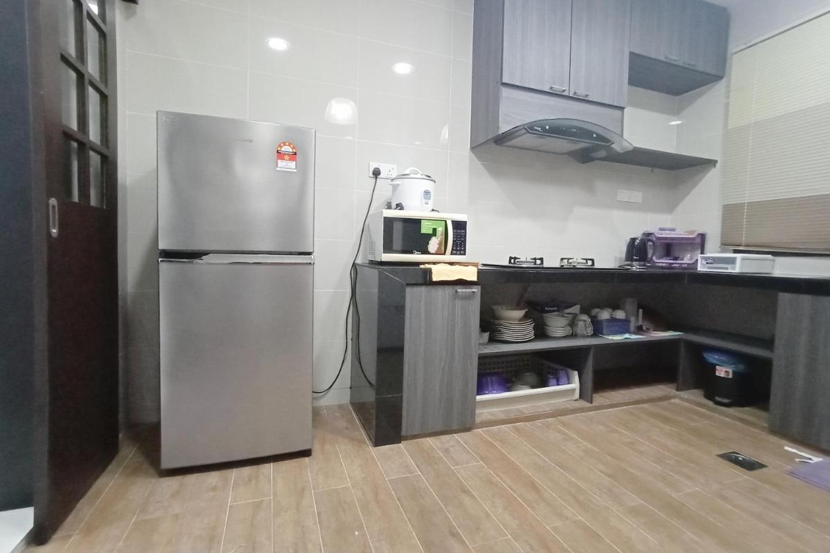 OYO Home 90203 Emma Sukma Homestay - Housity