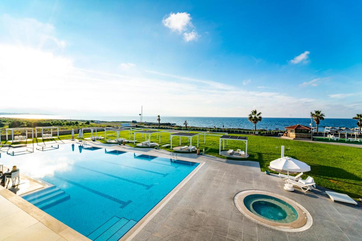 Aphrodite Beachfront Resort - Housity