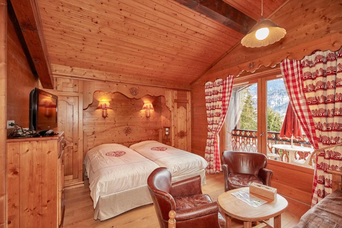 Télévision ou salle de divertissement dans l'établissement Chalet-Hôtel Neige et Roc, The Originals Relais