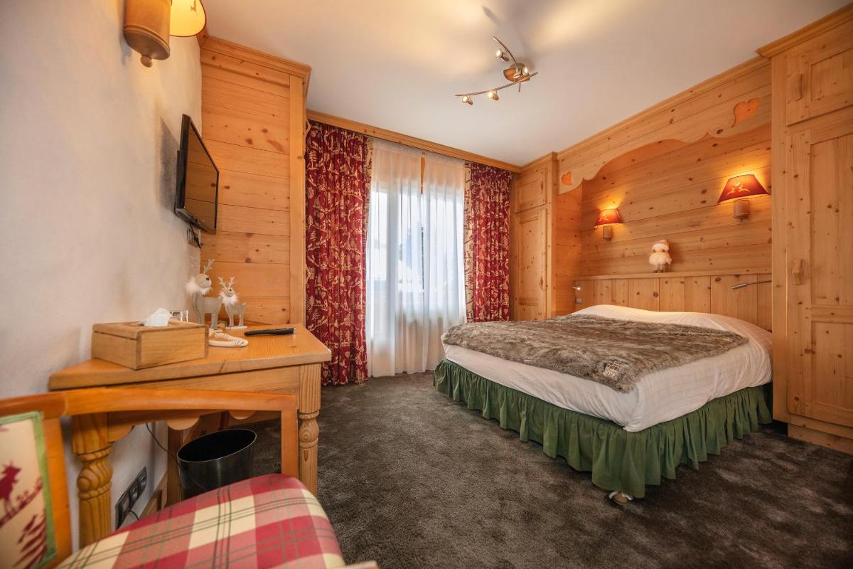 Un ou plusieurs lits dans un hébergement de l'établissement Chalet-Hôtel Neige et Roc, The Originals Relais