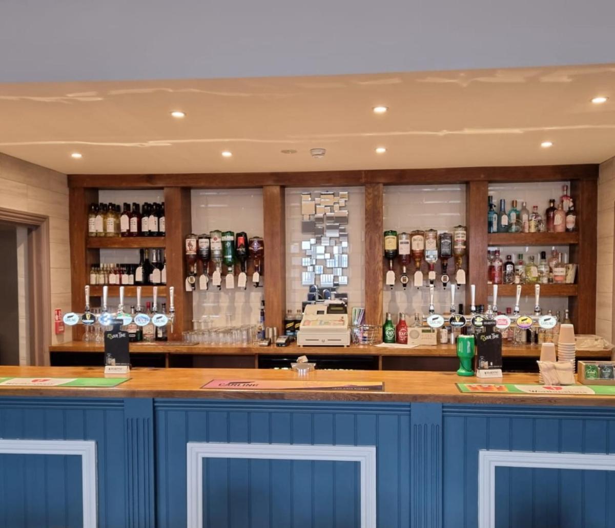 The Aston Inn - Housity