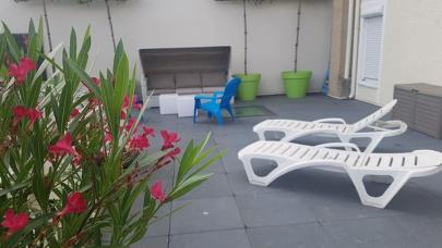 Studio privatisé avec terrasse dans maison de charme angevine - Housity